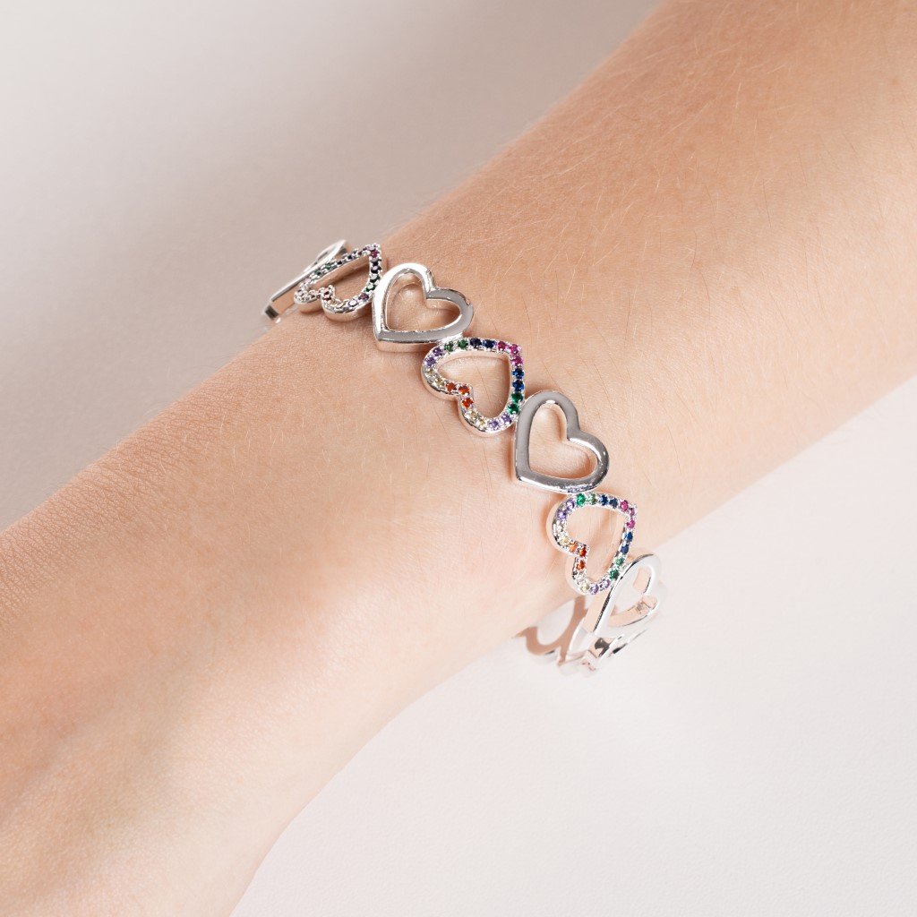Bracelete Banho De Prata Com Corações Vazados E Detalhe De Pedras Coloridas